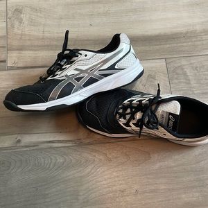 Asics Court Volleyball sneaker size 9
